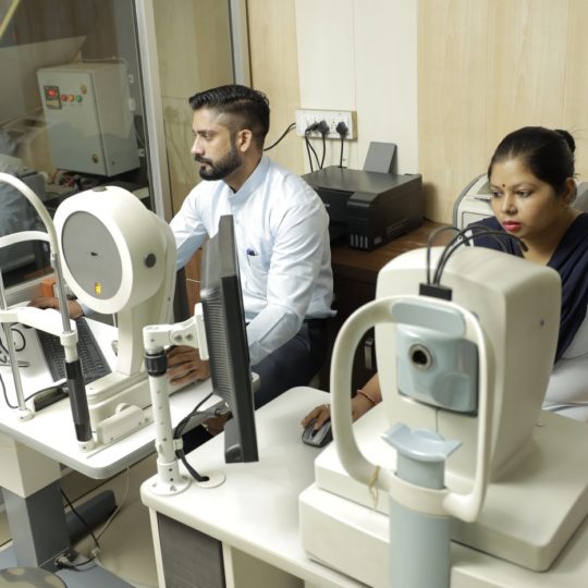 OCT & PENTACAM_Praveen Eye Hospital